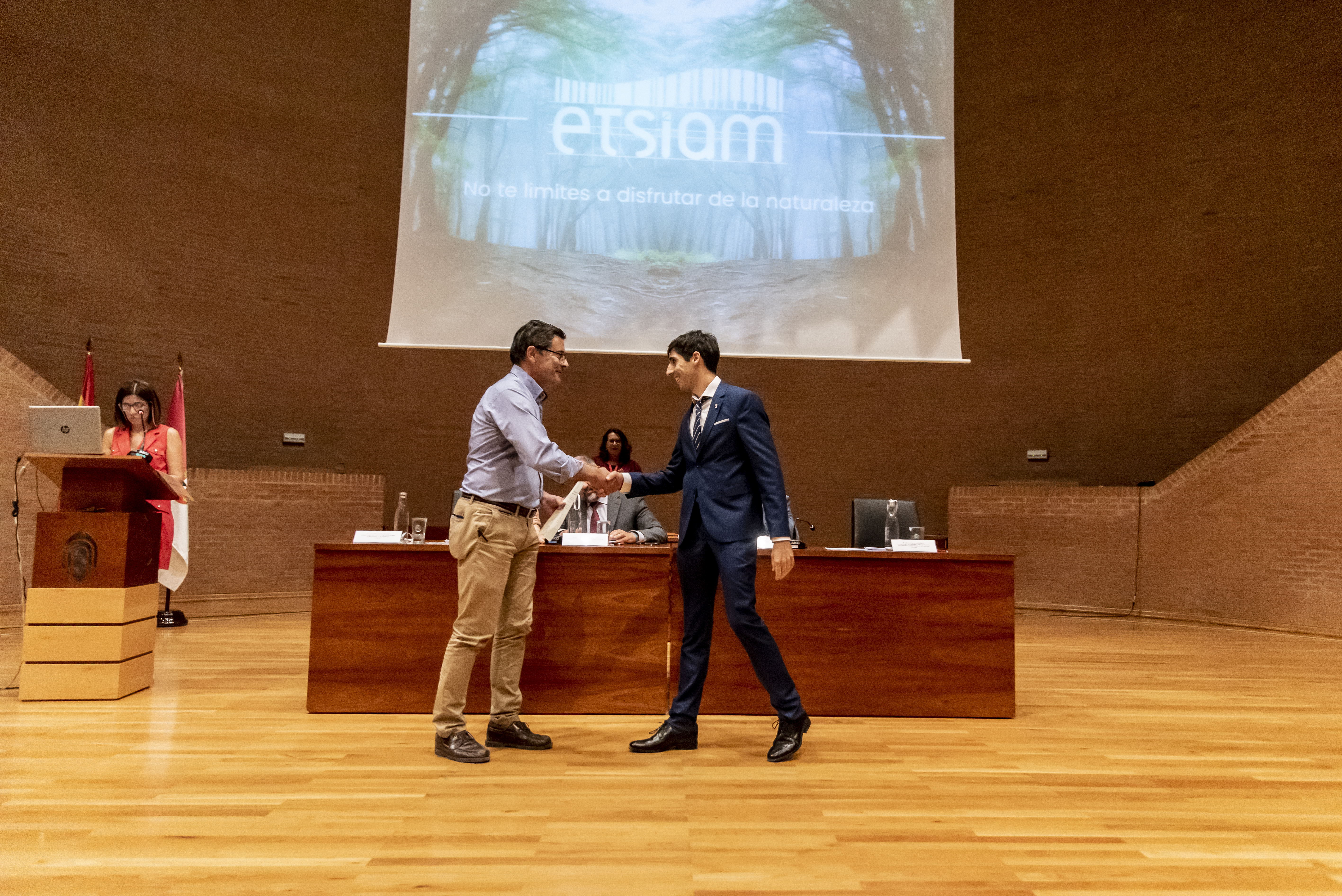 CALL FOR AWARDS FOR END OF DEGREE PROJECTS AND END OF MASTER PROJECTS