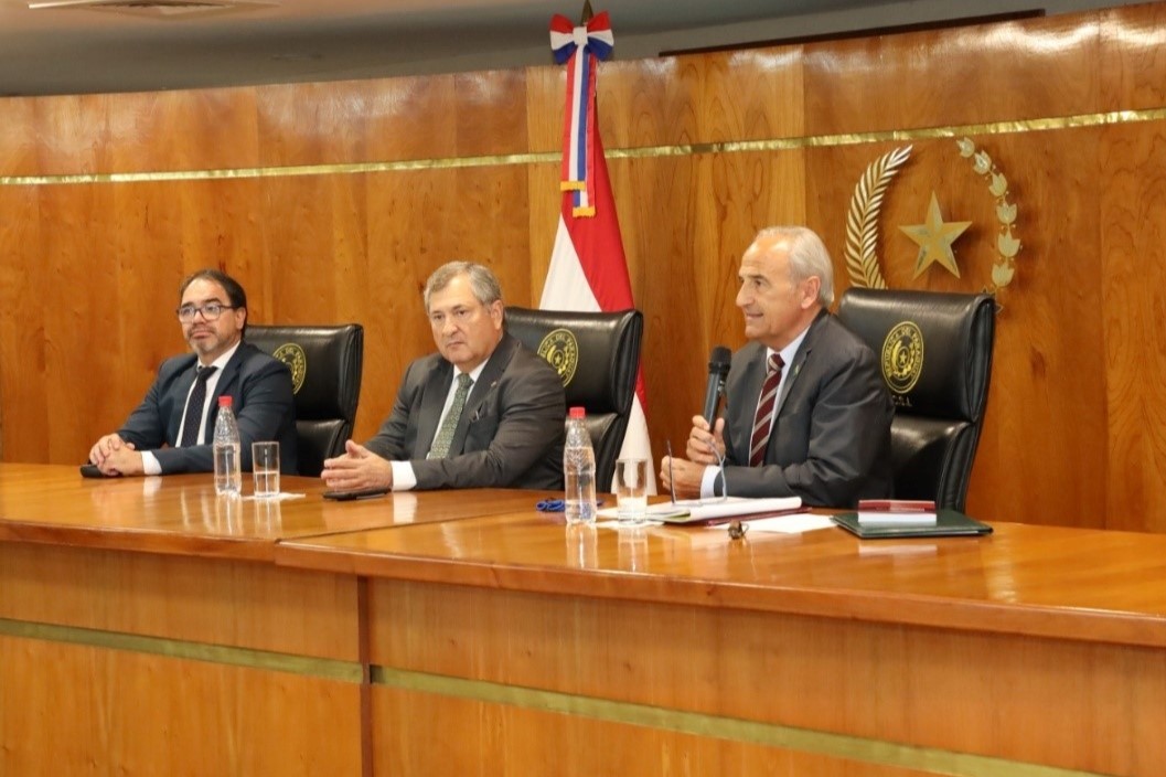 El experto jurista español, Prof. Dr. Juan Ramón de Páramo Argüelles, disertó sobre Metodologías para la Gestión en la Mediación de Controversias como Medio Alternativo