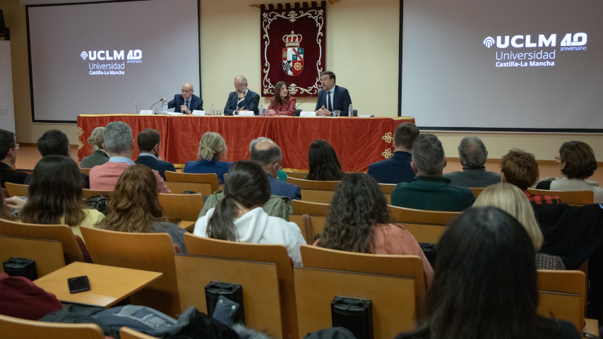 Cuarenta años construyendo universidad.