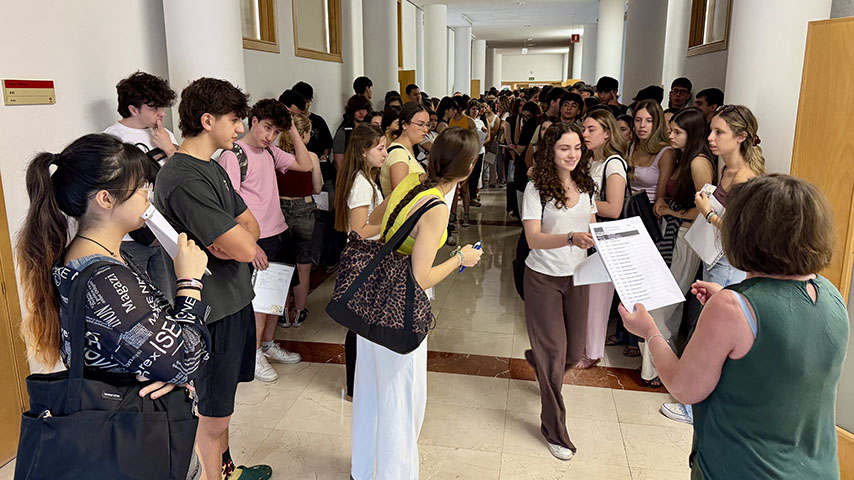 Llamamiento de estudiantes al inicio de las Pruebas de Acceso a la Universidad