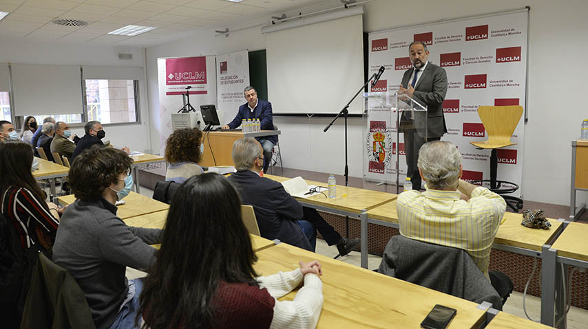 Jornada 'Guerra y paz', en la Facultad de Derecho y Ciencias Sociales.