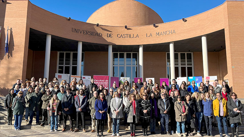 Lectura del manifiesto contra la violencia sobre las mujeres.
