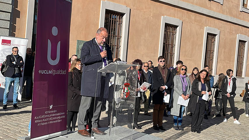 Lectura del manifiesto contra la violencia sobre las mujeres.