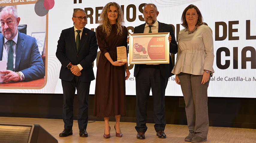 El rector de la UCLM recibe la Distinción Especial del Día de la Economía Social de Castilla-La Mancha 2025.
