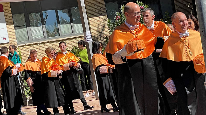 Procesión académica durante la ceremonia de apertura del curso