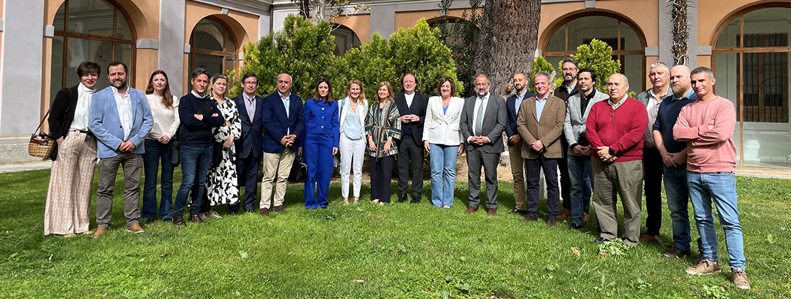 Representantes políticos e institucionales en la presentación del Máster de Artesanía en Toledo